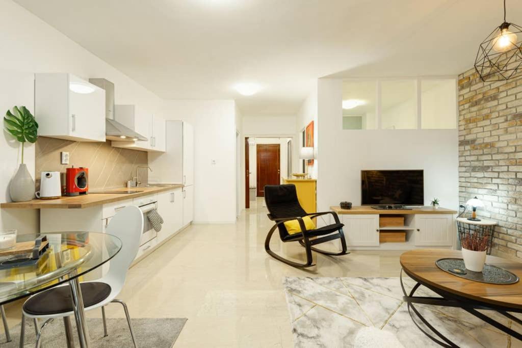 Spacious Stylish Studio Up To 4Ppl Close To Centre Thessaloniki Buitenkant foto